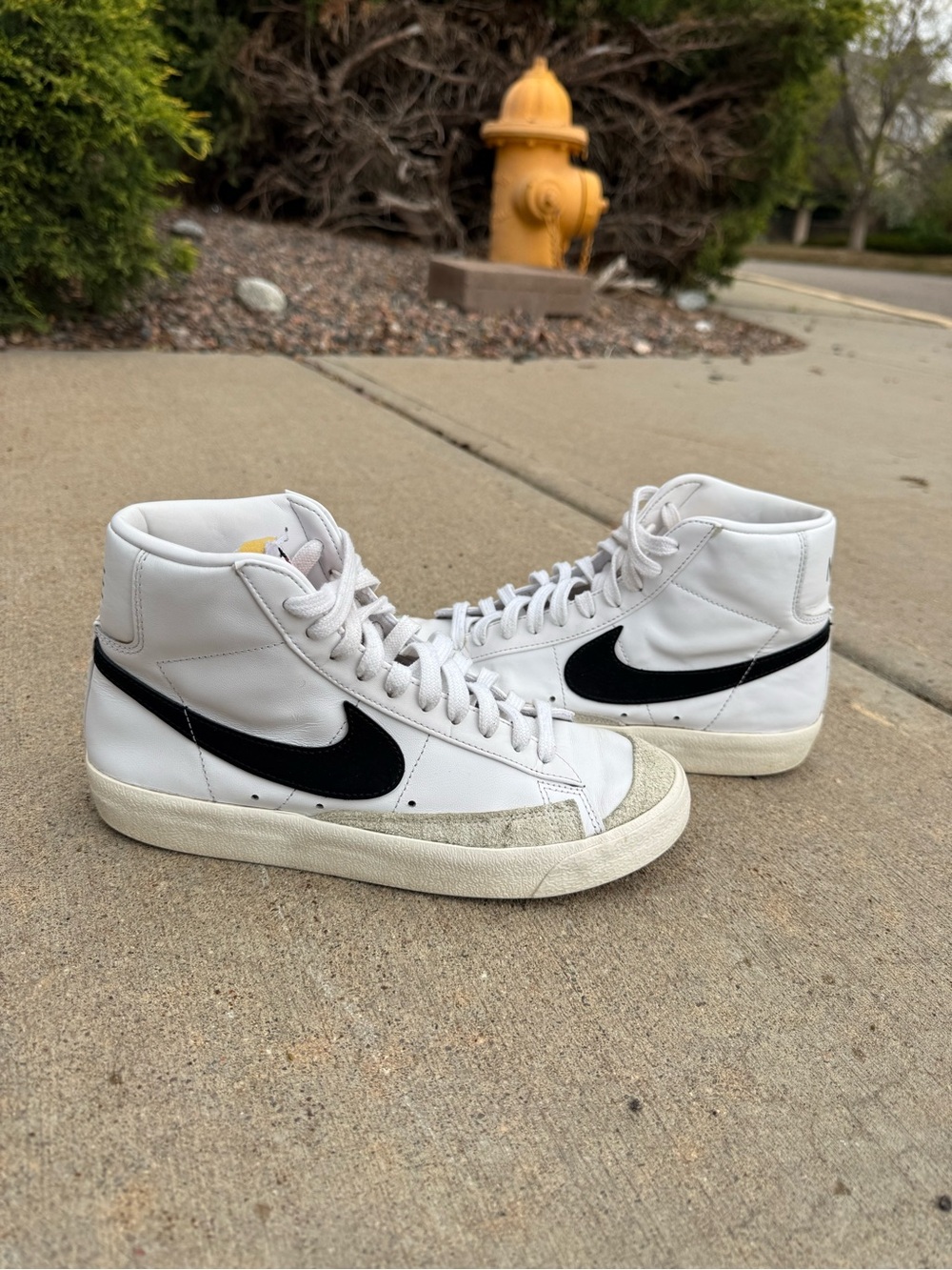 Women’s Nike Blazer (size 8)
